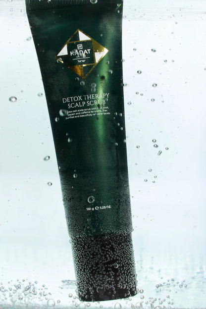 Detox Therapy Scalp Scrub 150 g in water bubbles