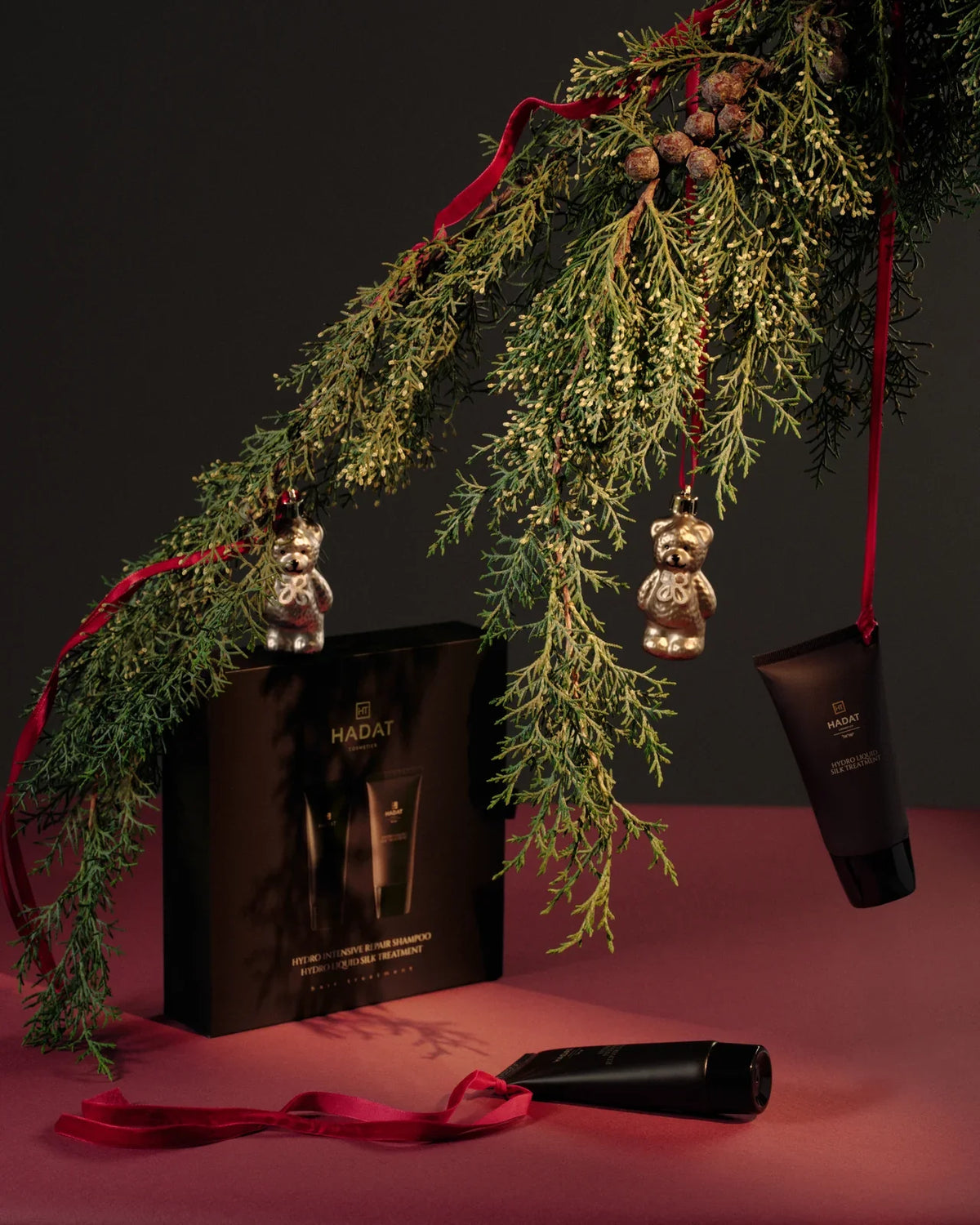 Intensive Repair Shampoo 70 ml and Liquid Silk Treatment 70 ml gift set holiday scene