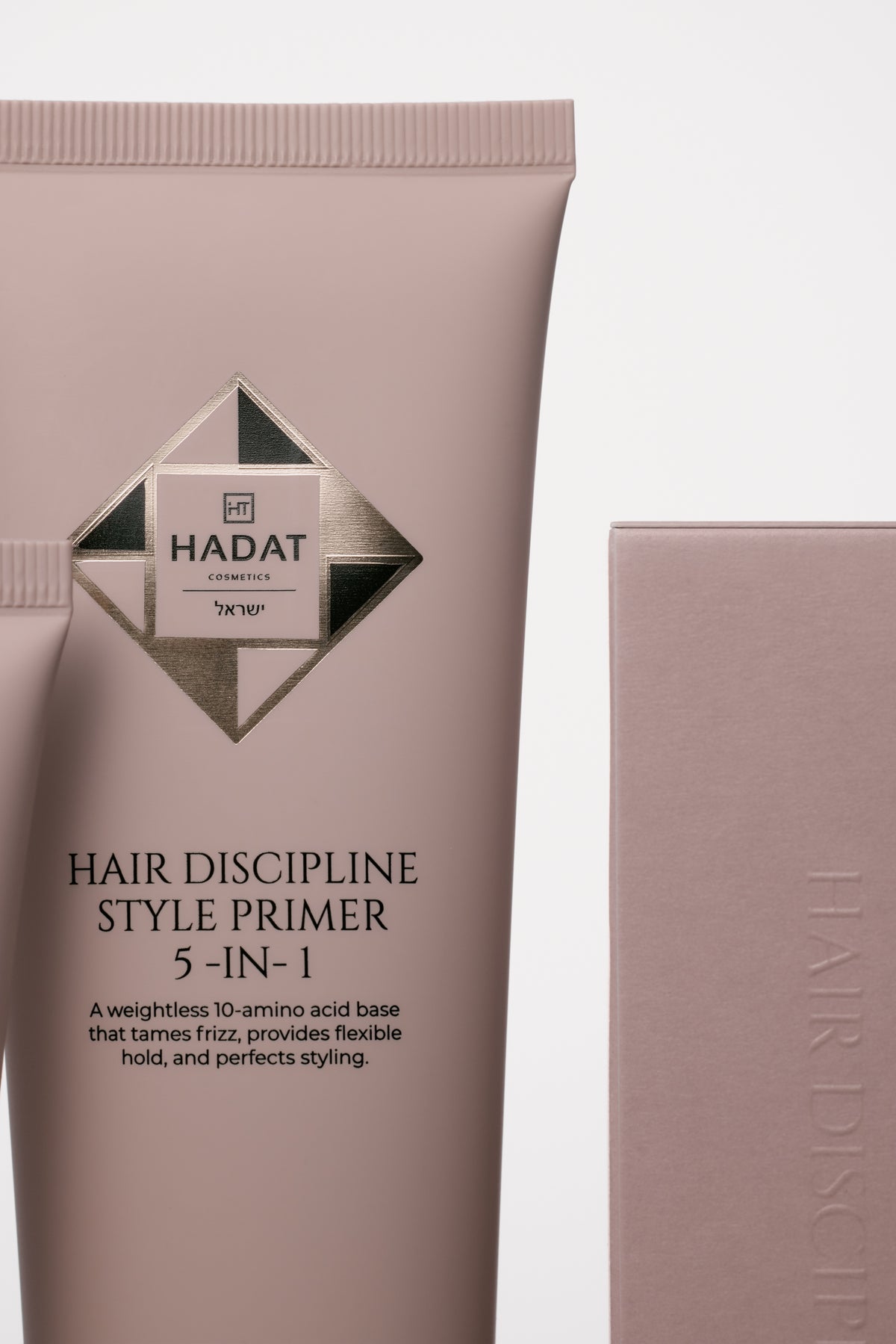HADAT Hair Discipline Style Primer 5-in-1: туба и коробка крупным планом, 130 мл