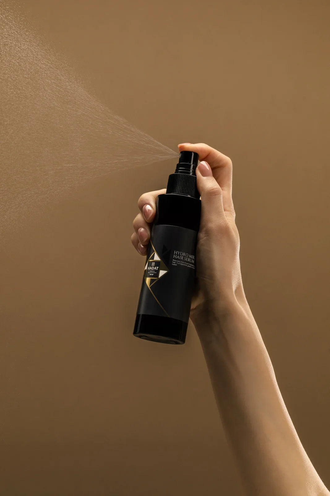 Hydro Miracle Hair Serum spray application
