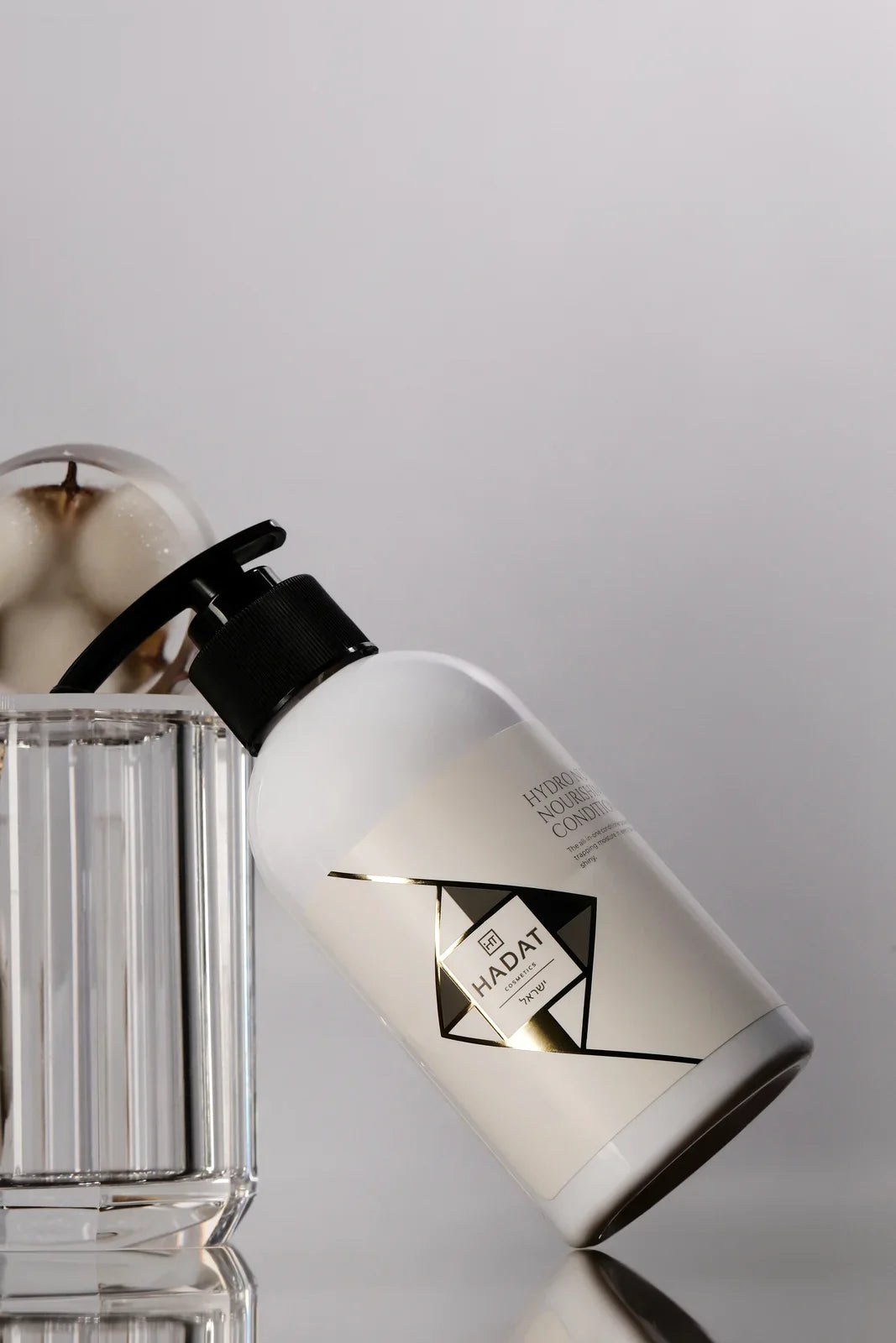 Hydro Nutrient Nourishing Conditioner clean studio product view